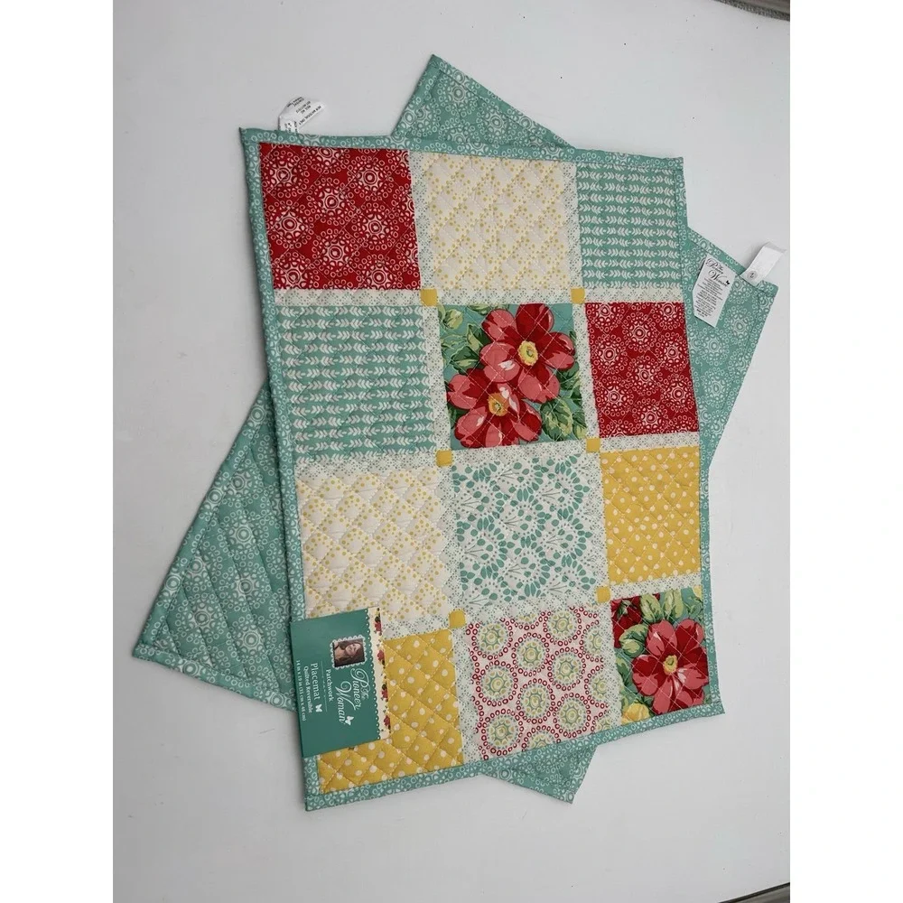 2 Pioneer Woman Reversible Quilted Patchwork Floral Placemats Table Top Cottage